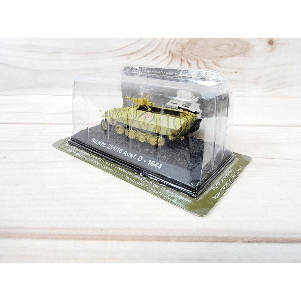 Amercom Sd.Kfz. 251/10 Ausf. D - 1944 WWII 1:72 Model New Old Stock Sealed - Picture 4 of 14